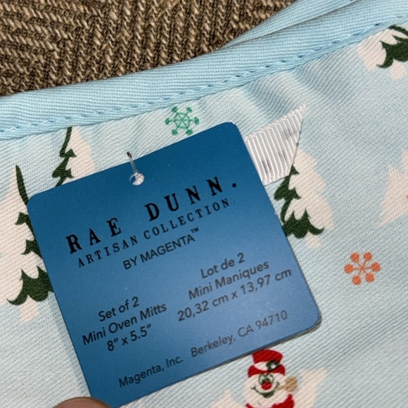 NWT Rae Dunn Warner Bro. Frosty The Snowman Christmas Holiday Set of Oven Mitts - Picture 7 of 7